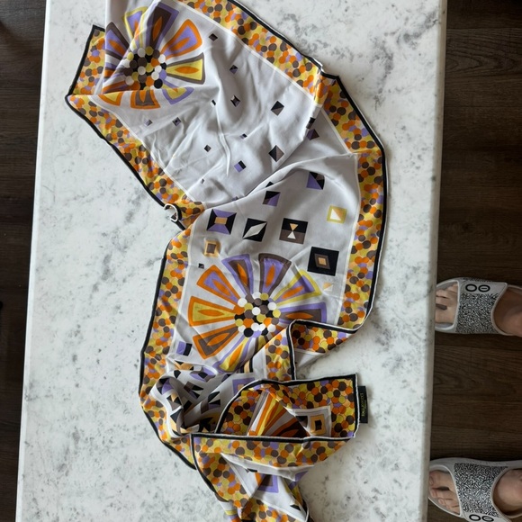 Emilio Pucci Scarf - Picture 5 of 6